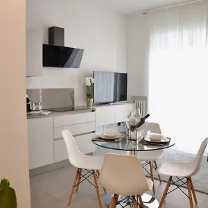 Апартаменты Flats4rent Nikos, Верона