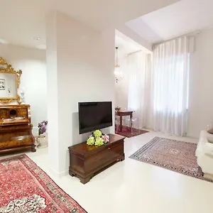Bureau Apartment